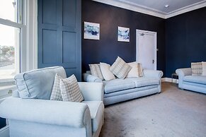 The Lanterns - 9 Bedroom - Sleeps 17 - Saundersfoot Village Centre