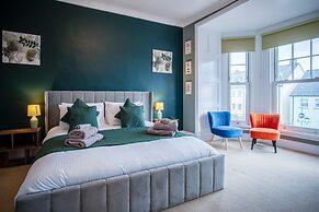 The Lanterns - 9 Bedroom - Sleeps 17 - Saundersfoot Village Centre