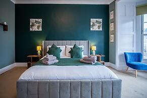 The Lanterns - 9 Bedroom - Sleeps 17 - Saundersfoot Village Centre