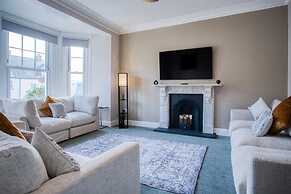 The Lanterns - 9 Bedroom - Sleeps 17 - Saundersfoot Village Centre