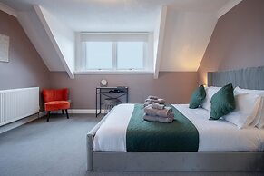 The Lanterns - 9 Bedroom - Sleeps 17 - Saundersfoot Village Centre