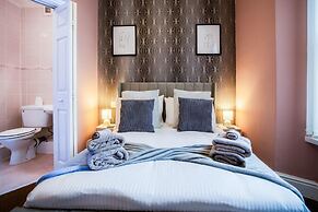 The Lanterns - 9 Bedroom - Sleeps 17 - Saundersfoot Village Centre