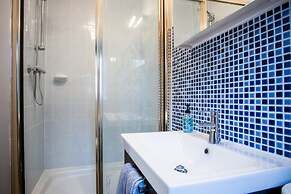 The Lanterns - 9 Bedroom - Sleeps 17 - Saundersfoot Village Centre