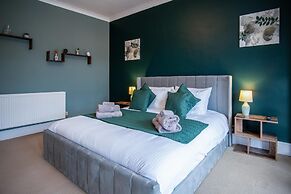 The Lanterns - 9 Bedroom - Sleeps 17 - Saundersfoot Village Centre