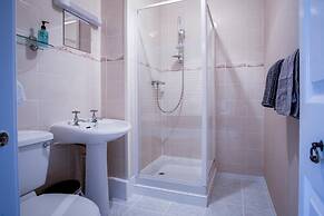 The Lanterns - 9 Bedroom - Sleeps 17 - Saundersfoot Village Centre