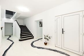 Bucharest Studios Dubai Room