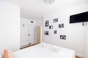 Bucharest Studios New York Room