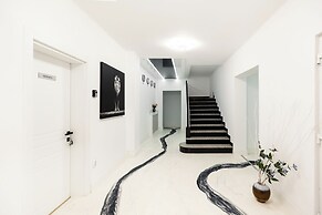 Bucharest Studios New York Room