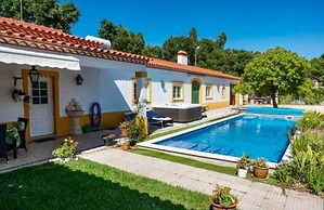 Cozy Casa Vimeiro Retreat