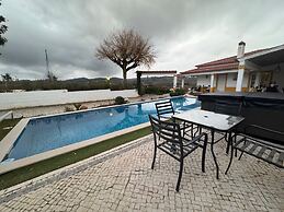 Cozy Casa Vimeiro Retreat