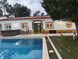 Cozy Casa Vimeiro Retreat