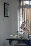 Stylish 4 Bed Apartment- Private Garden & Sleeps 8