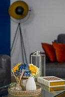 Stylish 4 Bed Apartment- Private Garden & Sleeps 8