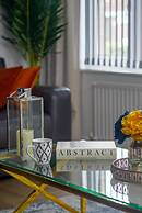 Stylish 4 Bed Apartment- Private Garden & Sleeps 8