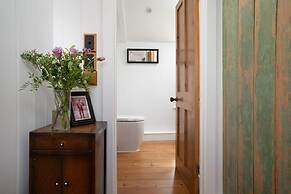 Seaview-2br-sleeps5-cottage-fastwifi-woodburner