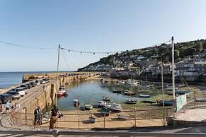 Seaview-2br-sleeps5-cottage-fastwifi-woodburner