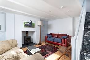 Seaview-2br-sleeps5-cottage-fastwifi-woodburner