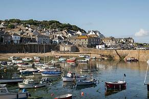 Seaview-2br-sleeps5-cottage-fastwifi-woodburner