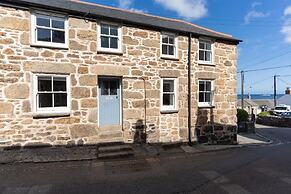 Seaview-2br-sleeps5-cottage-fastwifi-woodburner