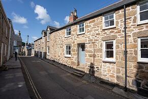 Seaview-2br-sleeps5-cottage-fastwifi-woodburner