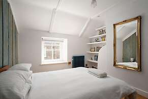 Seaview-2br-sleeps5-cottage-fastwifi-woodburner