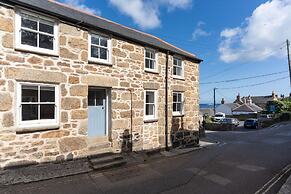Seaview-2br-sleeps5-cottage-fastwifi-woodburner
