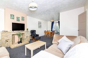 Carr Manor Cozy House in Leeds