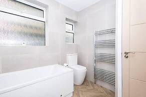 Carr Manor Cozy House in Leeds