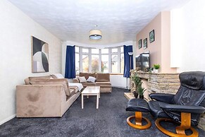 Carr Manor Cozy House in Leeds