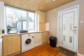 Carr Manor Cozy House in Leeds