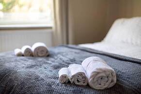 Carr Manor Cozy House in Leeds