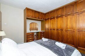 Carr Manor Cozy House in Leeds