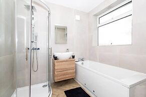 Carr Manor Cozy House in Leeds