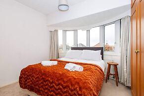 Carr Manor Cozy House in Leeds