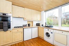 Carr Manor Cozy House in Leeds