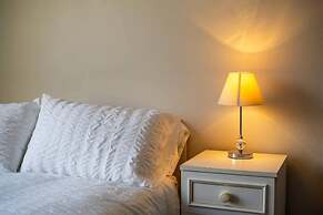 Carr Manor Cozy House in Leeds