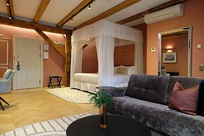 The Three Sisters Hotel