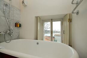 The Three Sisters Hotel