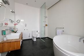 The Three Sisters Hotel