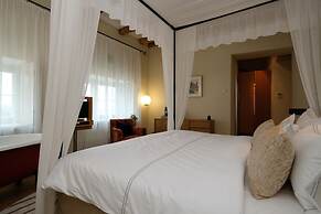 The Three Sisters Hotel