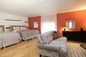 The Three Sisters Hotel