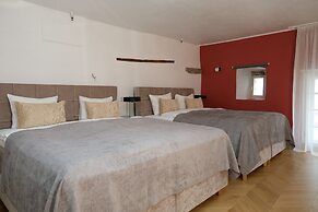 The Three Sisters Hotel