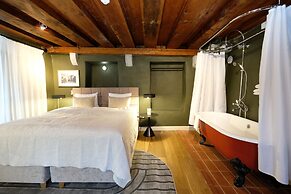 The Three Sisters Hotel