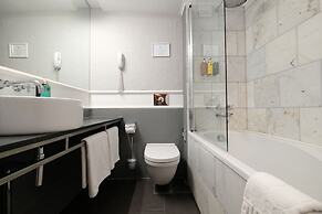 The Three Sisters Hotel