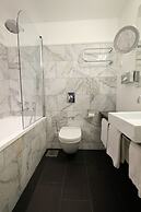 The Three Sisters Hotel