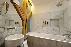 The Three Sisters Hotel