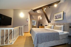 The Three Sisters Hotel