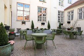 The Three Sisters Hotel