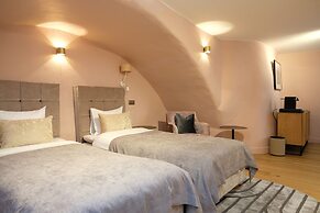 The Three Sisters Hotel