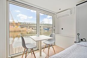 HouseBoat the NEW LAKE